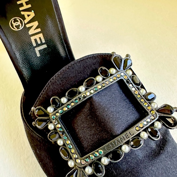 Gorgeous, unique CHANEL 3-inch heels shoes in size 7(37) - Picture 3 of 7